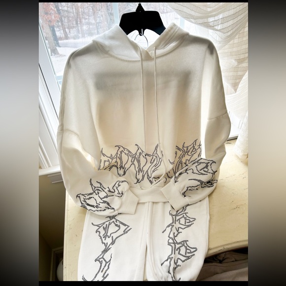 Adika sweat set, white with black rhinestones - Picture 2 of 3